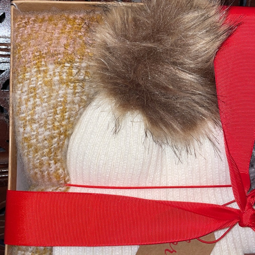 NIB Lucky Brand Ladies Hat & Scarf Set. - Picture 6 of 7